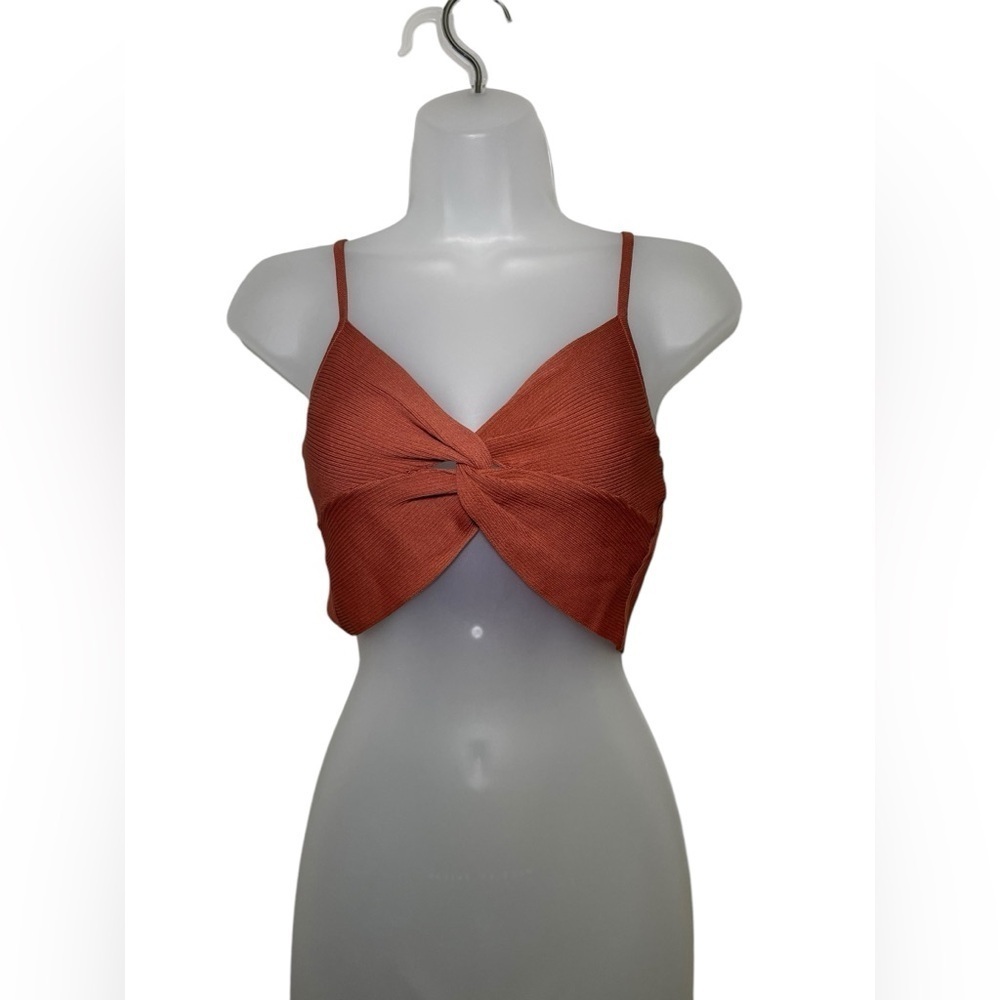 Sovere Rust Ribbed Twist Front Cropped Tank Top Size Small - Picture 2 of 6